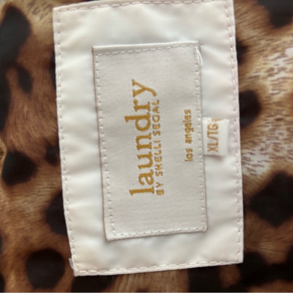 Ladies winter coat with fur trim and hood - Picture 8 of 10